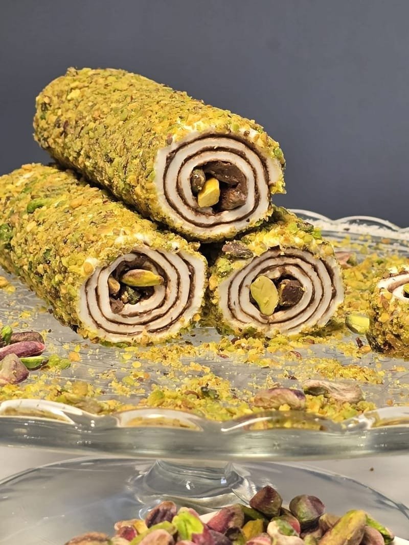 Lokum-Rollen in Pistazienmantel