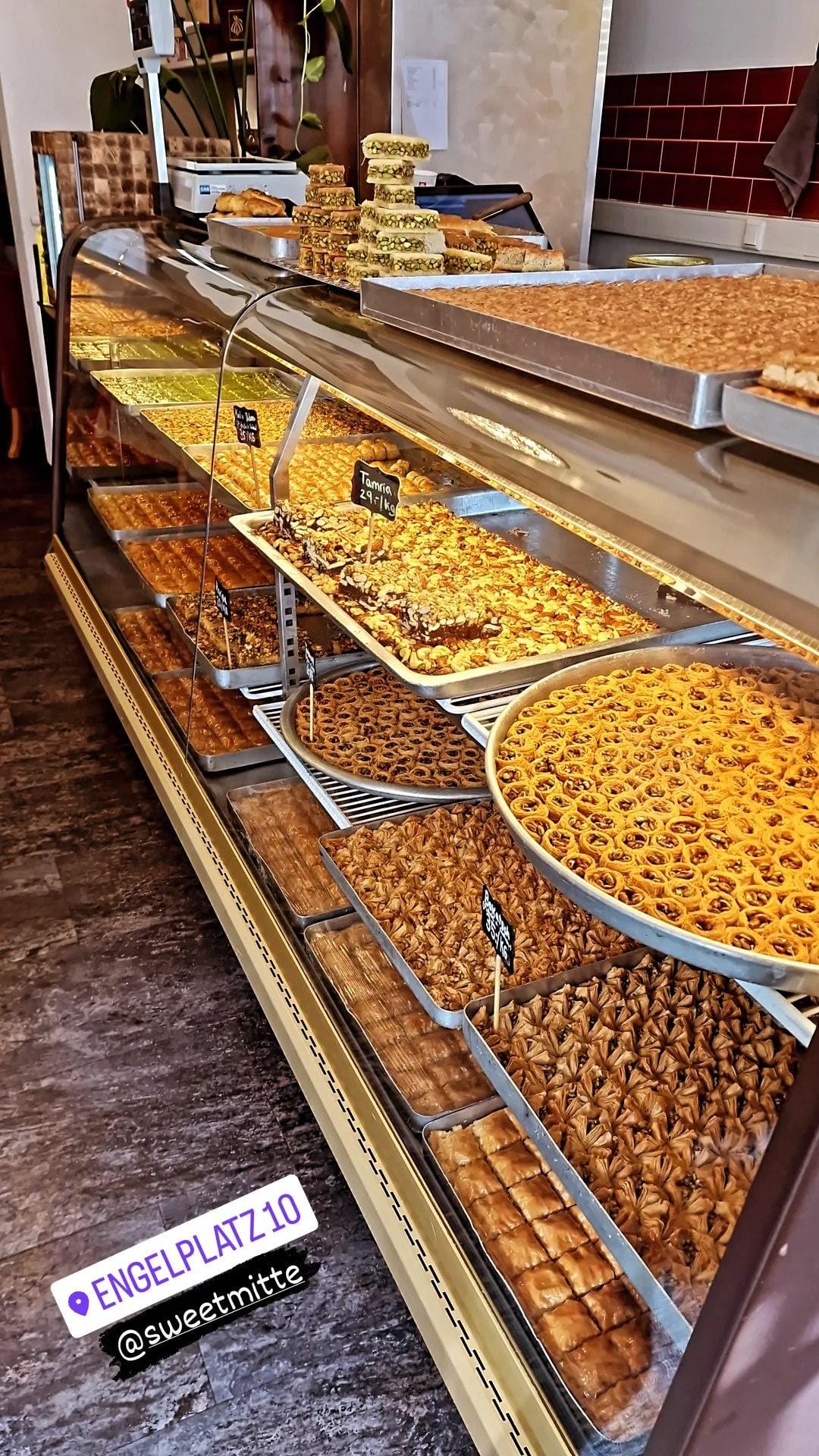 Elegante mehrstöckige Festtagstorte